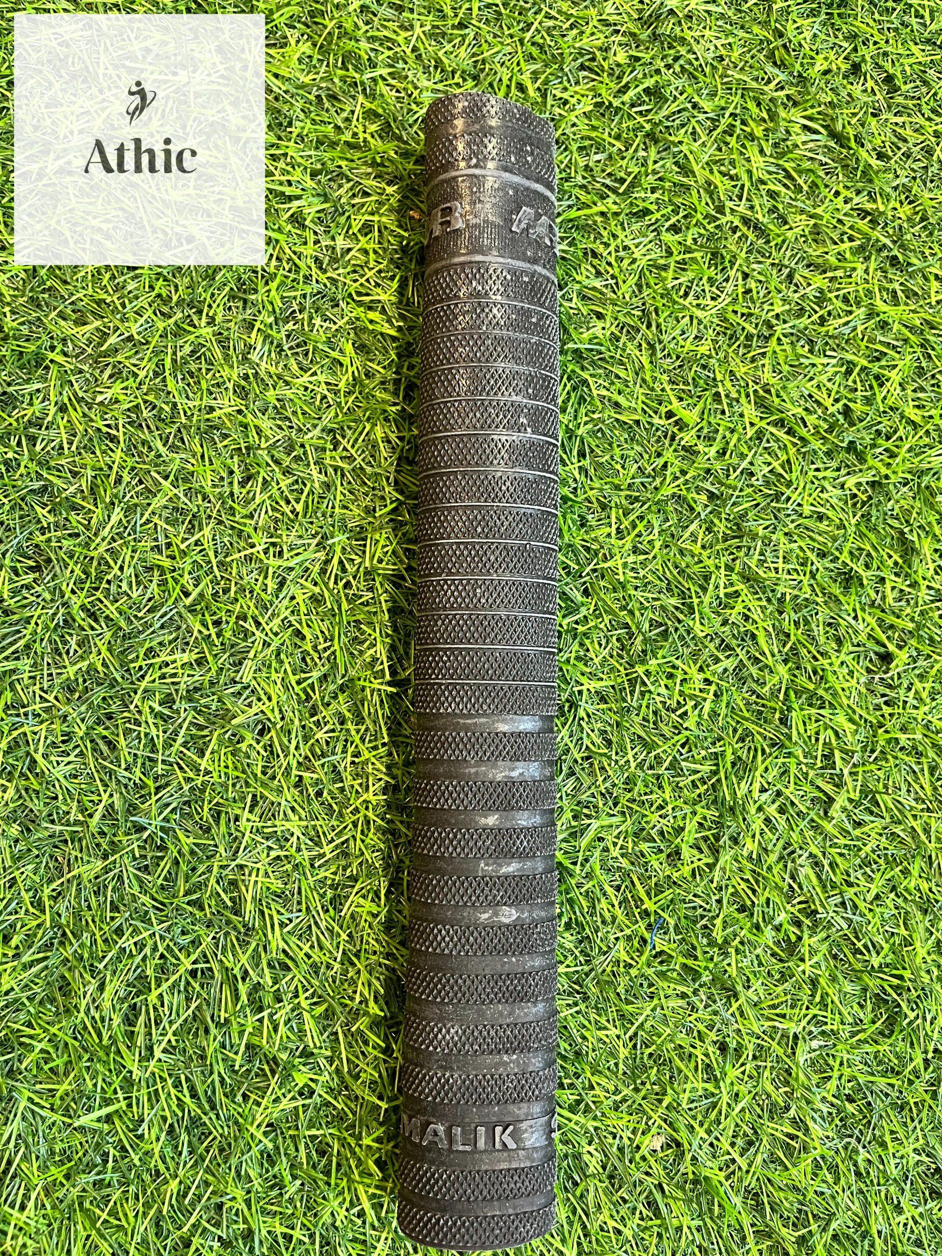 MB Malik Bat Grips – Black & White - Image 3